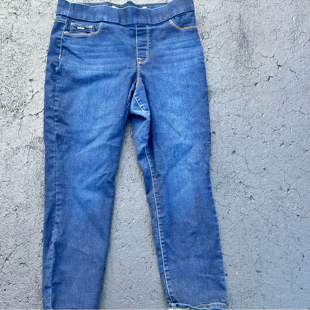 Women’s Nine West dark wash stretch jeans. Size 14